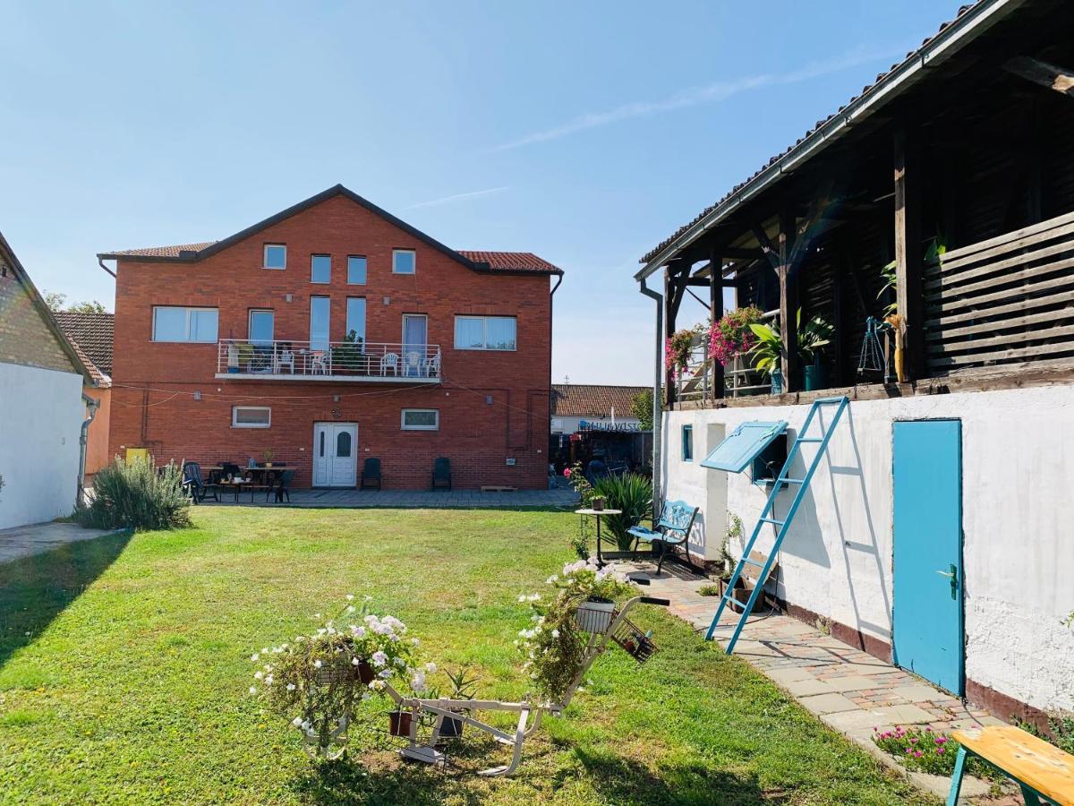 Lux House Olga Apartment Ruma Exterior photo