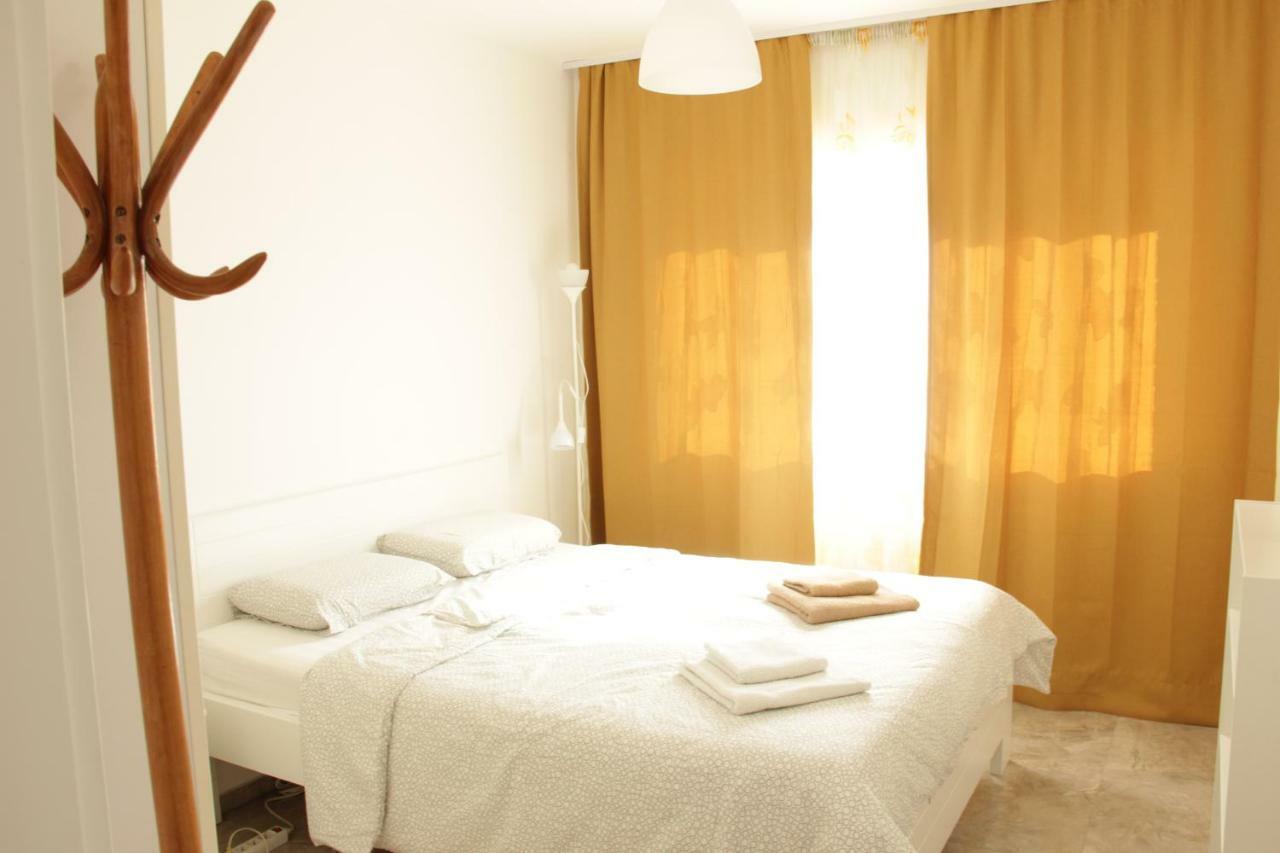 Lux House Olga Apartment Ruma Exterior photo