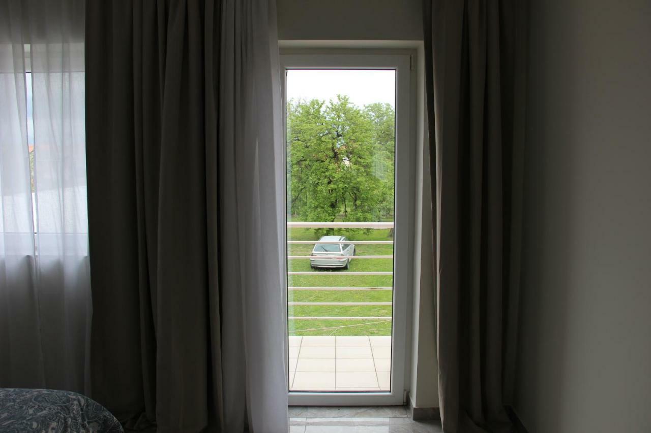 Lux House Olga Apartment Ruma Exterior photo