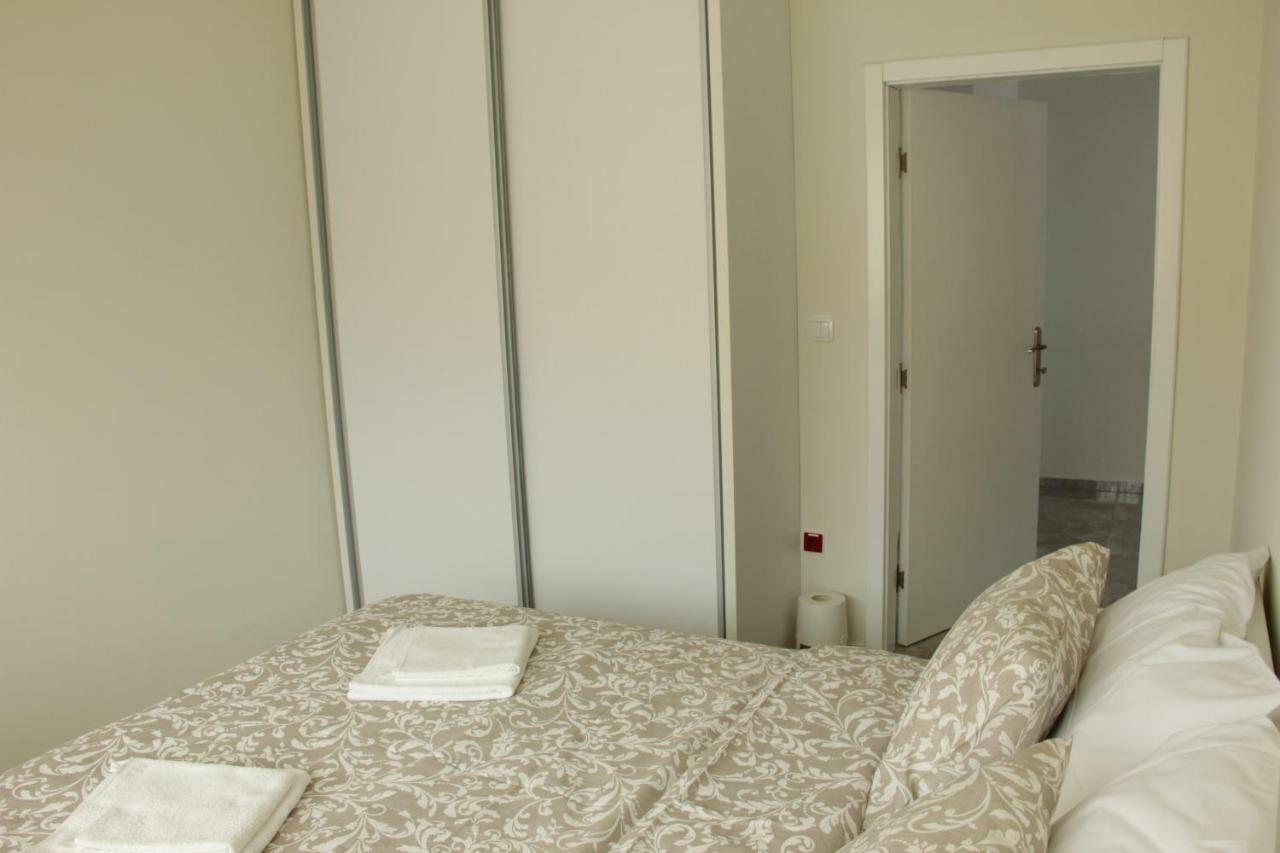 Lux House Olga Apartment Ruma Exterior photo