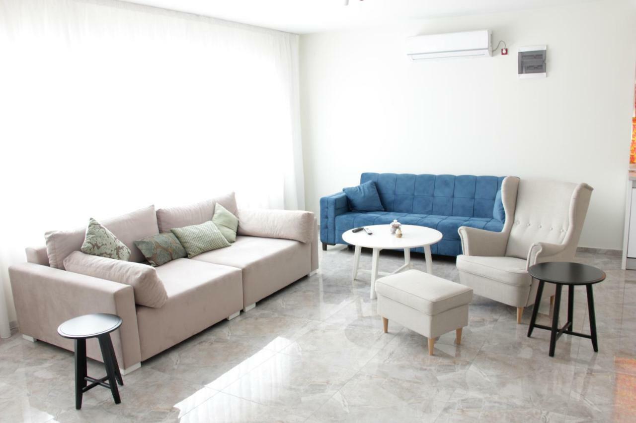 Lux House Olga Apartment Ruma Exterior photo